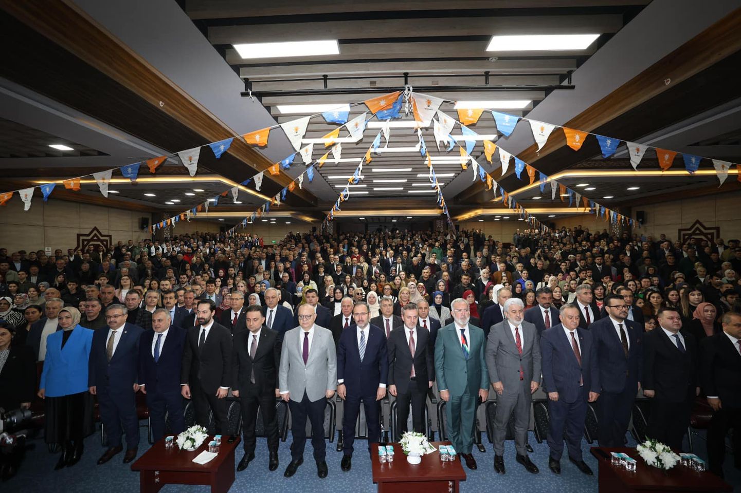 AK Parti Manisa'da Belediye Başkan Adaylarını Tanıttı