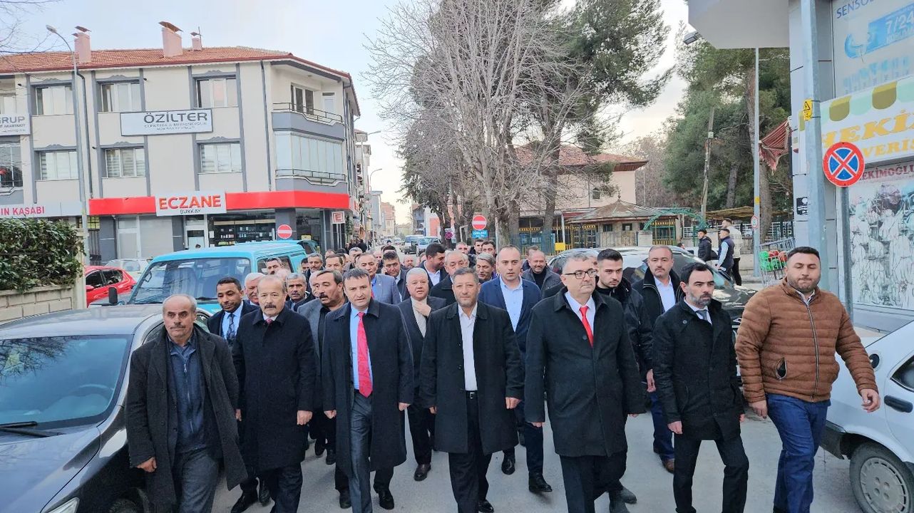 Milletvekili Mehmet Taytak, Cumhur İttifakı'nın Dinar Seçim Koordinasyon Merkezi'nin açılışını kutladı.
