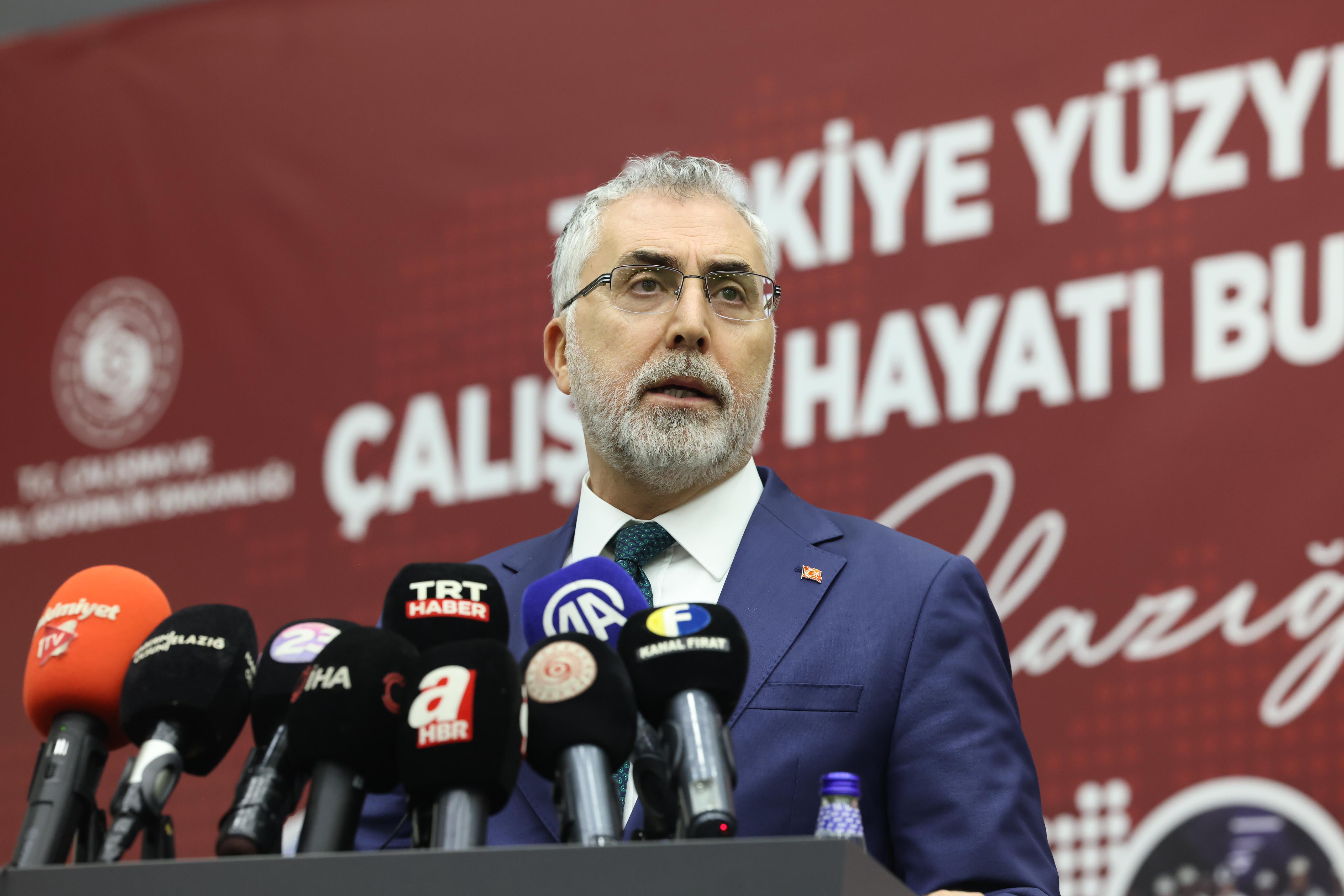 Çalışma ve Sosyal Güvenlik Bakanı Elazığ'da Deprem Sonrası İstihdam Tedbirlerini Açıkladı