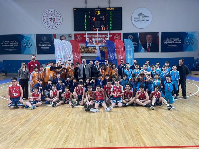 Afyonkarahisar Gençlik ve Spor İl Müdürlüğü'nden Okul Sporları Müsabakaları Heyecan Dolu Bir Şekilde Sonuçlandı