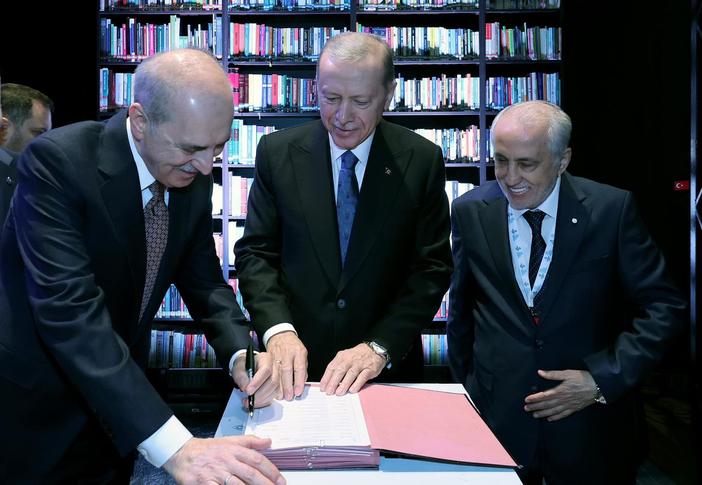 İlim Yayma Vakfı'nın 53. Olağan Genel Kurulu TBMM Başkanı Numan Kurtulmuş ve Cumhurbaşkanı Erdoğan'ın katılımıyla gerçekleşti.