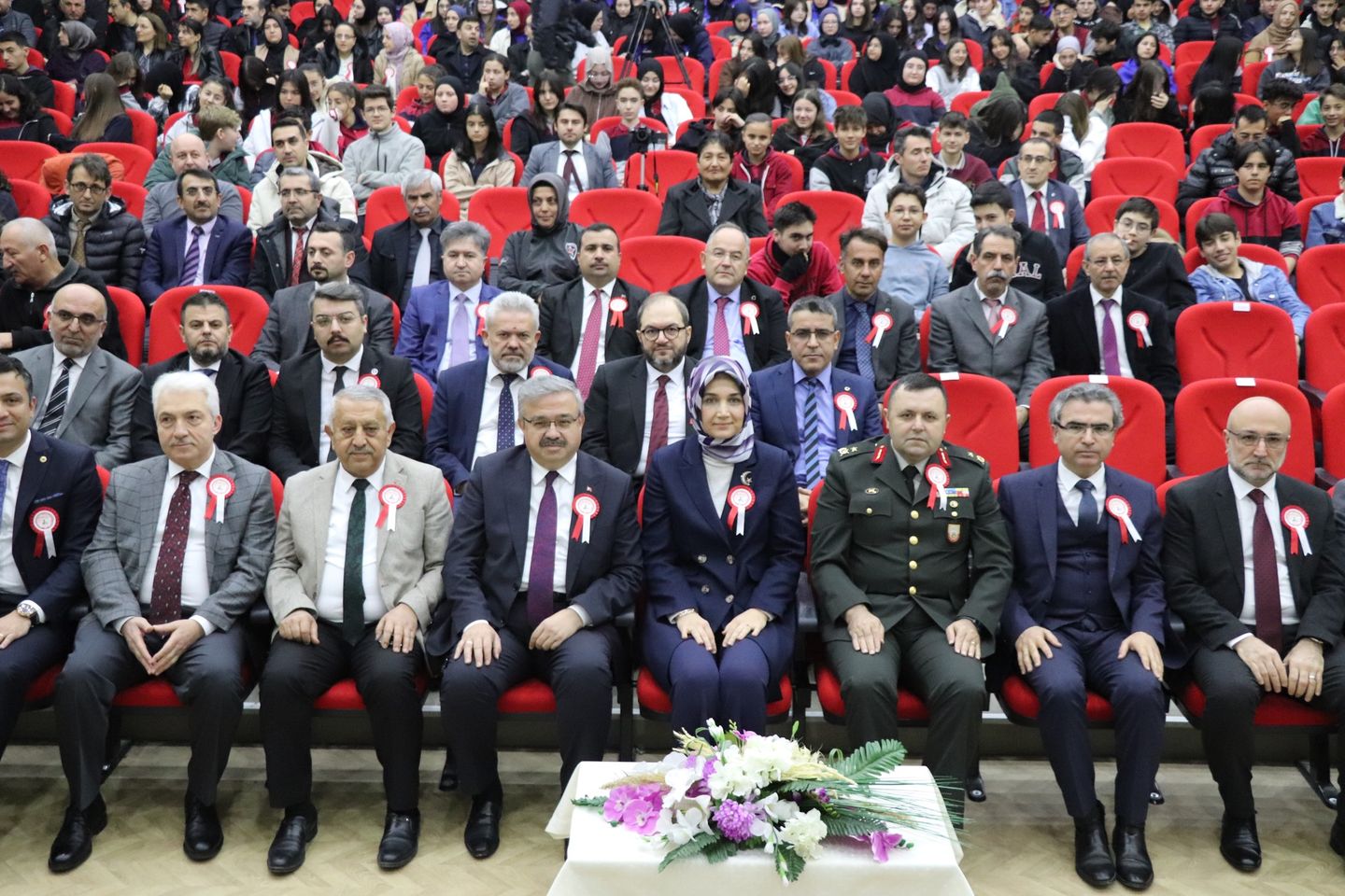Afyonkarahisar'da Kamil Miras Anadolu Lisesi'nde İstiklal Marşı'nın Kabulü ve Mehmet Akif Ersoy'u Anma Programı coşkuyla gerçekleşti