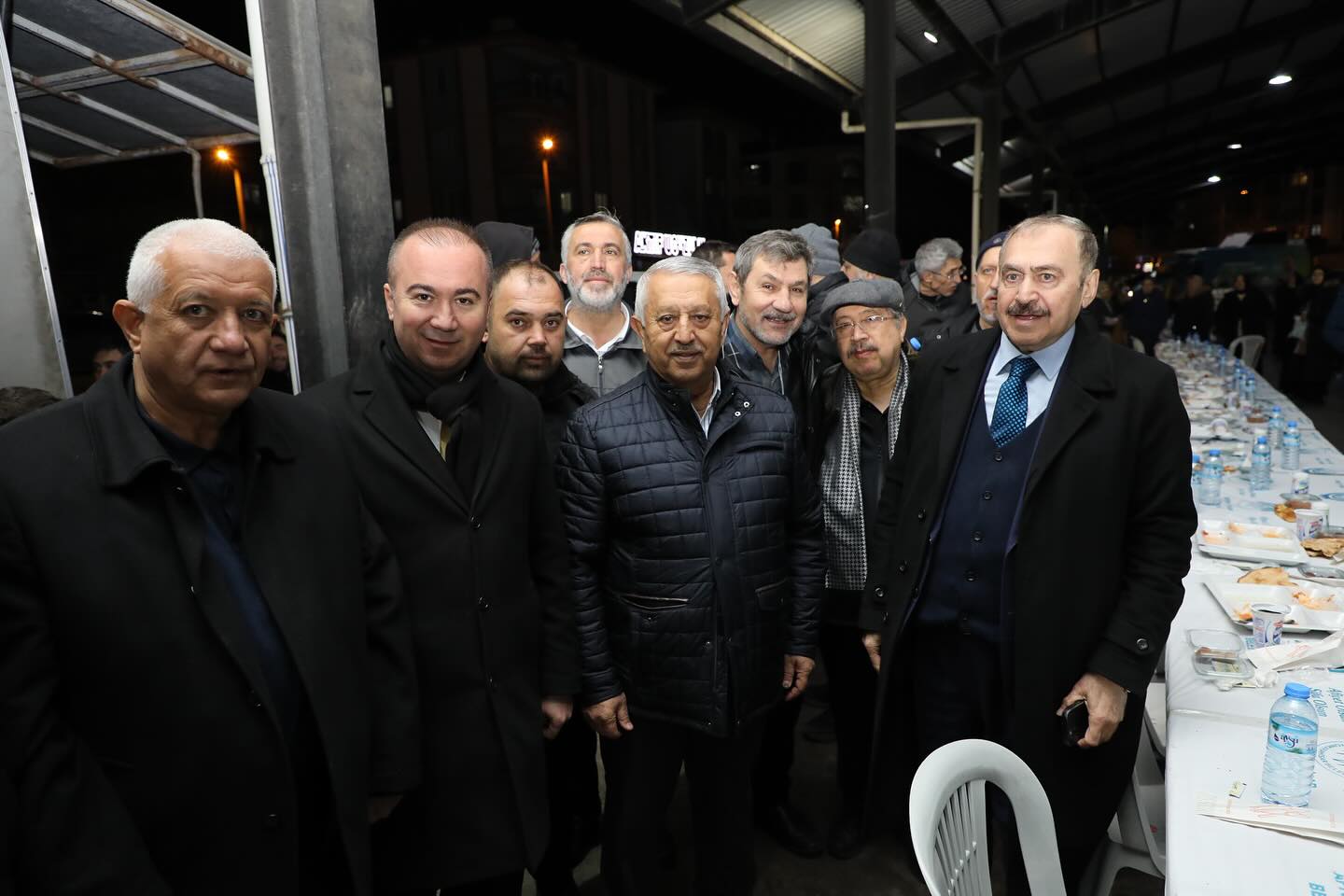 Afyonkarahisar'da Belediye Başkanı Mehmet Zeybek'in ev sahipliğinde geleneksel iftar yemeği düzenlendi.