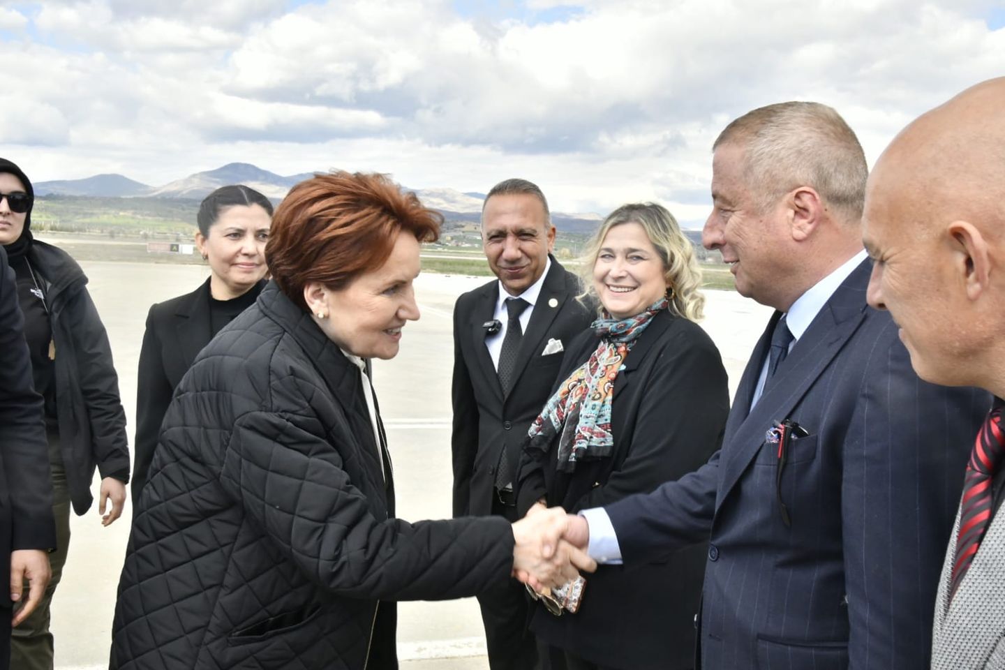 İyi Parti Milletvekili Hakan Şeref Olgun, Meral Akşener ile Afyonkarahisar'da ziyaretlerde bulundu ve iftara katıldı.