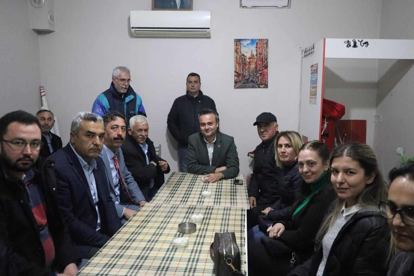 CHP İl Başkanı Faruk Duha Erhan, Bayat ilçesindeki iftar yemeğinde halkla buluştu.