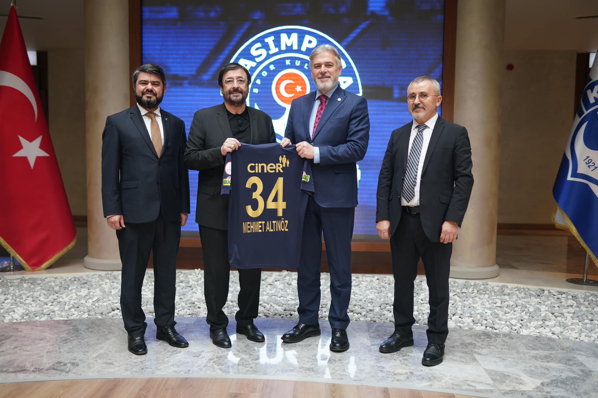 Mehmet Altınöz, Kasımpaşa Spor Kulübü'nü Ziyaret Etti