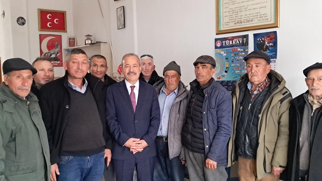 MHP Milletvekili Mehmet Taytak Gömü'de Seçim Koordinasyon Merkezi'ni ziyaret etti.