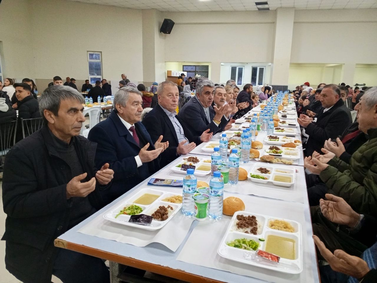 İYİ Parti Milletvekili Hakan Şeref Olgun, Sultandağı İlçe Teşkilatı'nın iftar programında oruç açtı.