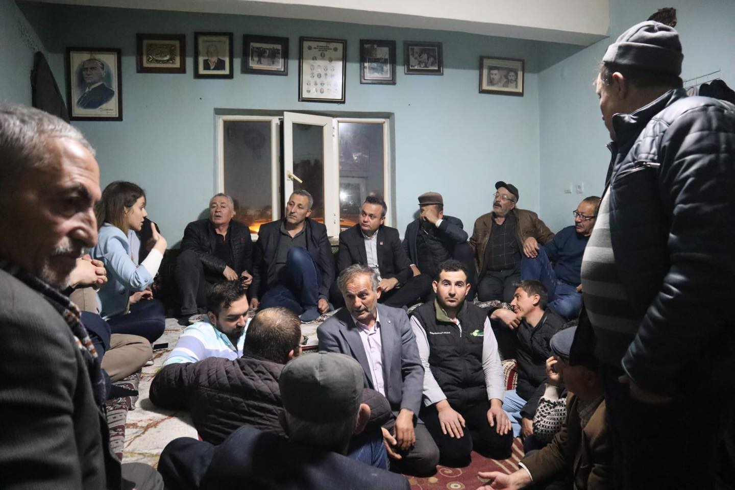 CHP Afyonkarahisar İl Başkanı Faruk Duha Erhan, Fethibey köyünde köylülerle buluştu ve İl Genel Meclisi adayını destekledi.