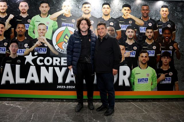 İran Milli Futbol Takımı Teknik Direktörü Ghalehnoy, Türkiye'deki profesyonel kulübe nazik bir ziyaret gerçekleştirdi
